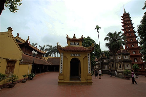 “Nâng cao hình ảnh du khách Việt - Một năm nhìn lại”.
