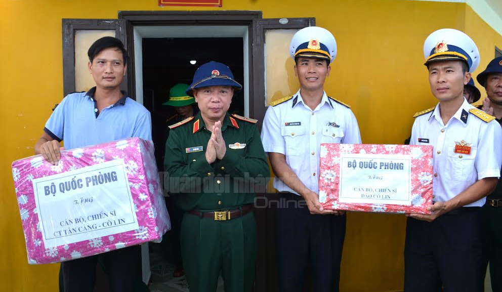 Đoàn công tác Tổng cục Chính trị kết thúc chuyến thăm, làm việc tại huyện đảo Trường Sa, Nhà giàn DK1
