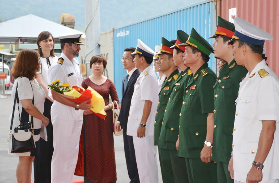 Tàu Hải quân Hoàng gia New Zealand cập cảng Tiên Sa (Đà Nẵng)
