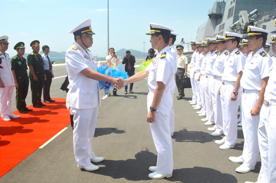 Tàu hộ vệ Fuyuzuki Lực lượng Tự vệ trên biển Nhật Bản thăm Cảng quốc tế Cam Ranh
