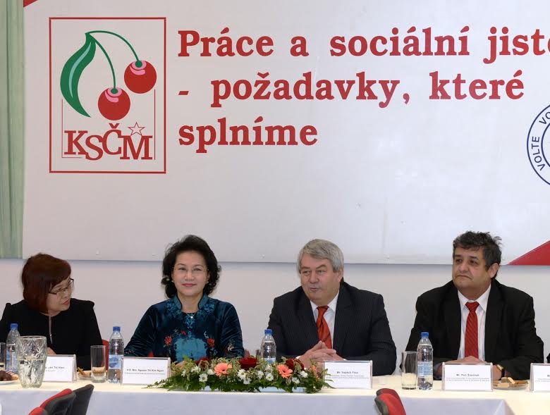 Chủ tịch Quốc hội Nguyễn Thị Kim Ngân gặp Chủ tịch Đảng Cộng sản Séc-Morava Vôi-tếch Phi-líp
