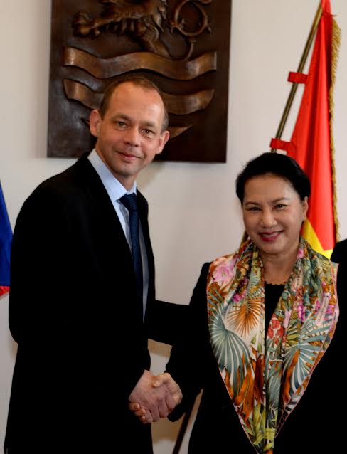 Chủ tịch Quốc hội Nguyễn Thị Kim Ngân thăm và làm việc tại TP Ka-rơ-lô-vi Va-ri