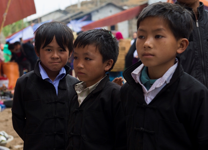 Ánh mắt ngơ ngác và rất hồn nhiên của con trẻ.