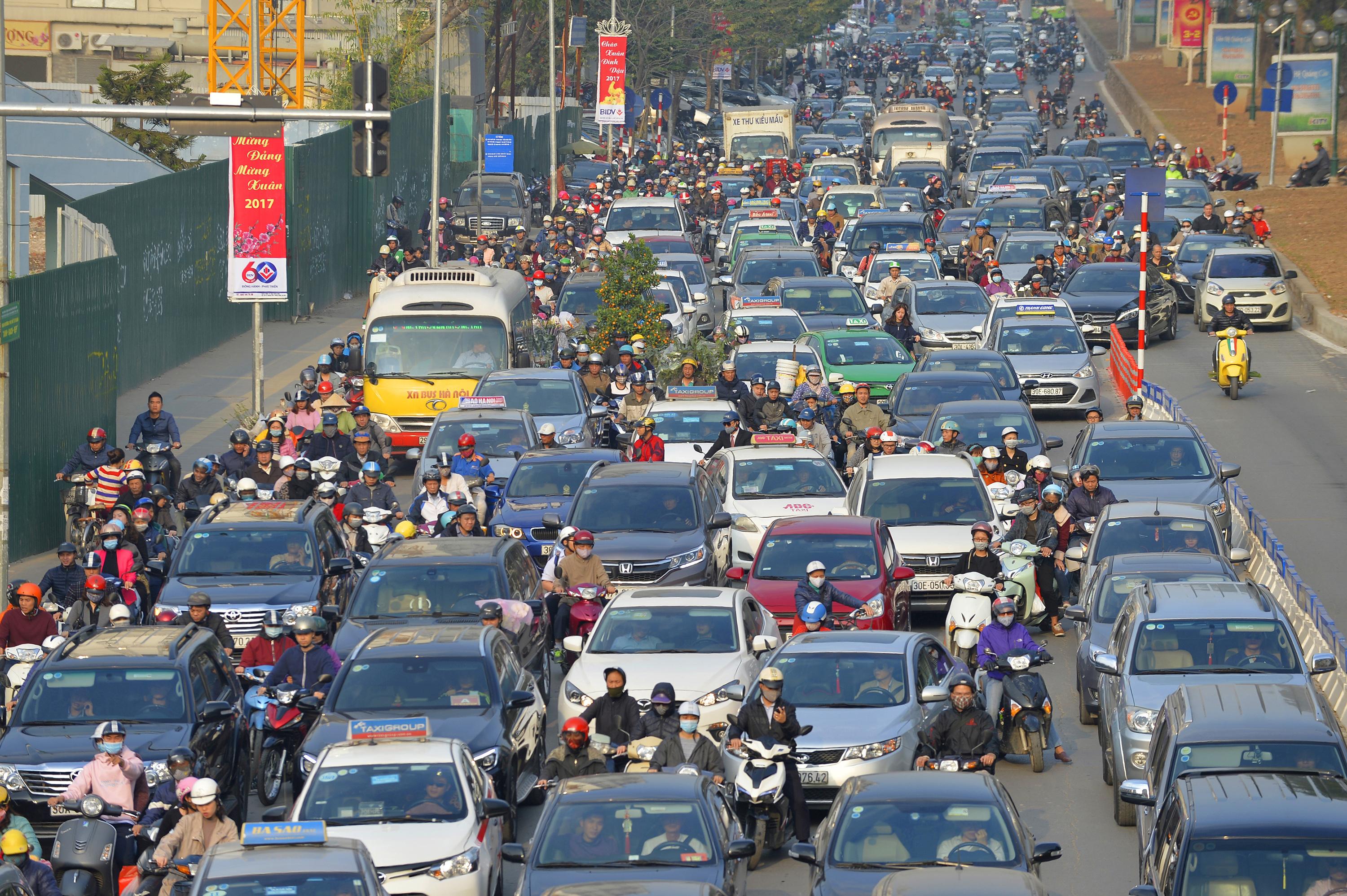 Gia tăng ô tô cá nhân và bài toán hạ tầng giao thông