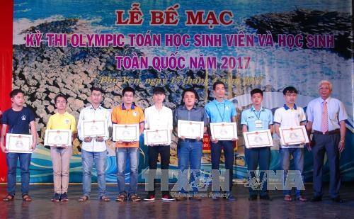 Trao giải Kỳ thi Olympic Toán học sinh viên và học sinh toàn quốc 