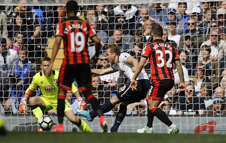 Tottenham, Man City giành điểm quan trọng