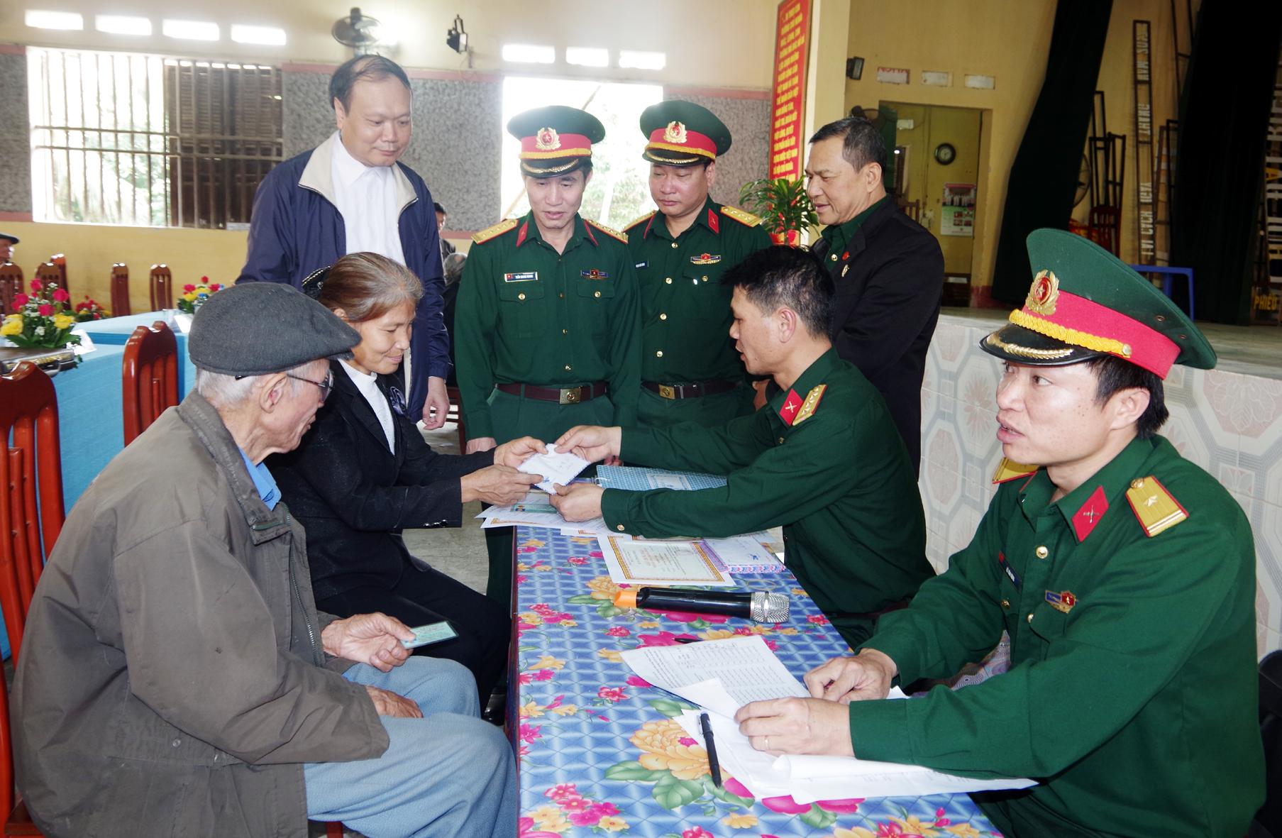 Niềm vui của những cựu dân công hỏa tuyến
