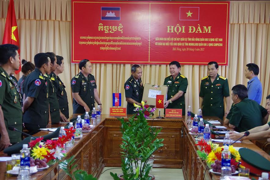Hội đàm lần thứ III giữa Bộ CHQS tỉnh Đắk Nông và Tiểu khu quân sự tỉnh Mondulkiri