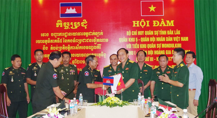 Bộ CHQS tỉnh Đắk Lắk và Tiểu khu Quân sự tỉnh Mundulkiri phối hợp công tác quân sự song phương