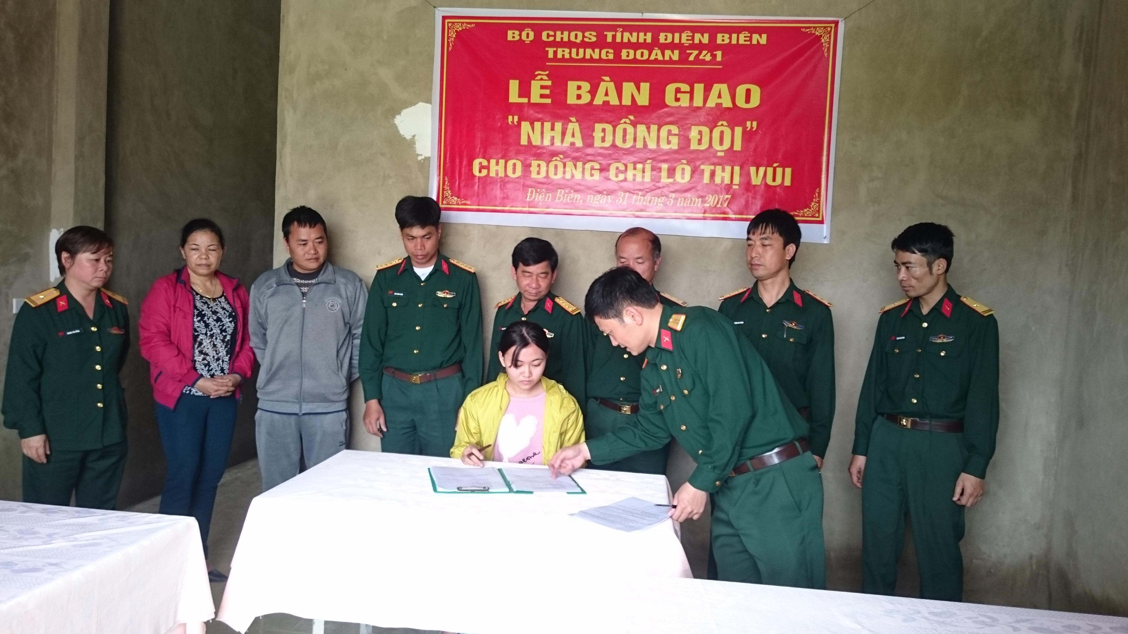 Tấm lòng đồng đội
