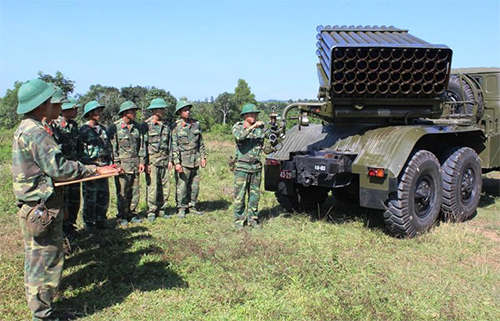 Cán bộ gương mẫu gỡ việc khó   