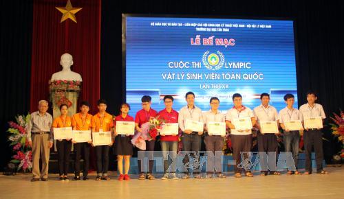 Trao giải Cuộc thi Olympic Vật lý sinh viên toàn quốc lần thứ XX năm 2017 