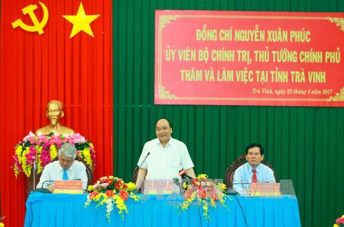 Thủ tướng Nguyễn Xuân Phúc: Trà Vinh cần đầu tư phát triển nuôi tôm thâm canh 
