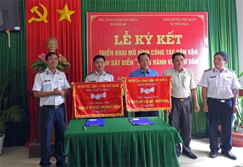 Hải đội 401 thuộc BTL Vùng Cảnh sát biển 4 ký kết nghĩa với xã đảo Thổ Châu.