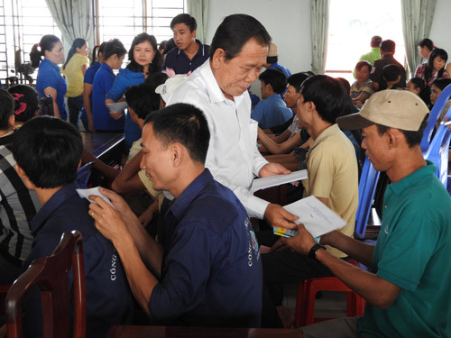 NÂNG ĐỠ NGƯỜI LAO ĐỘNG XA QUÊ