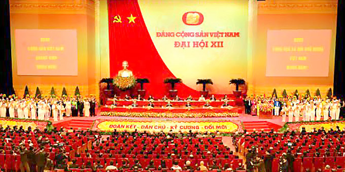 Tiến hành đồng thời, hiệu quả công tác tư tưởng trong Đảng, trong dân
