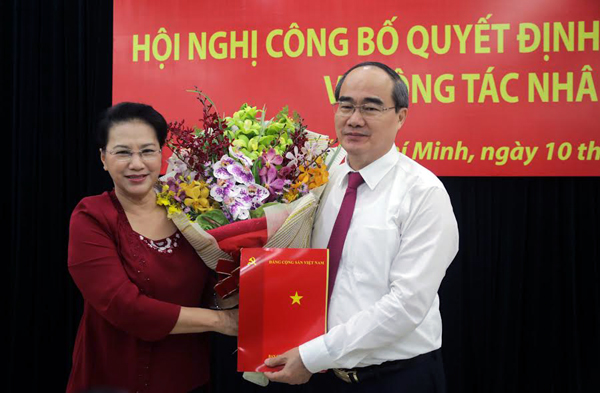 Đồng chí Nguyễn Thiện Nhân nhận quyết định làm Bí thư Thành ủy TP Hồ Chí Minh