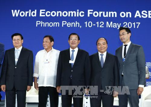 Thủ tướng Nguyễn Xuân Phúc bắt đầu tham dự Diễn đàn Kinh tế thế giới về ASEAN năm 2017
