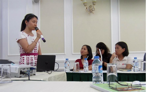 Cô gái khiếm thị xuất bản sách kỹ thuật số