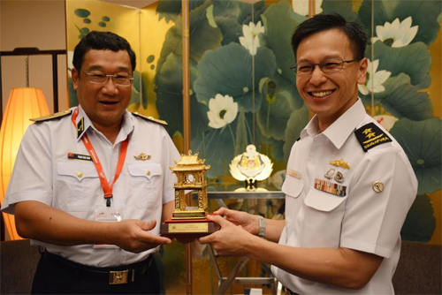 Tư lệnh Hải quân Việt Nam và Singapore gặp song phương
