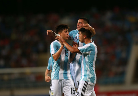 U22 Việt Nam thua đậm trước U20 Argentina