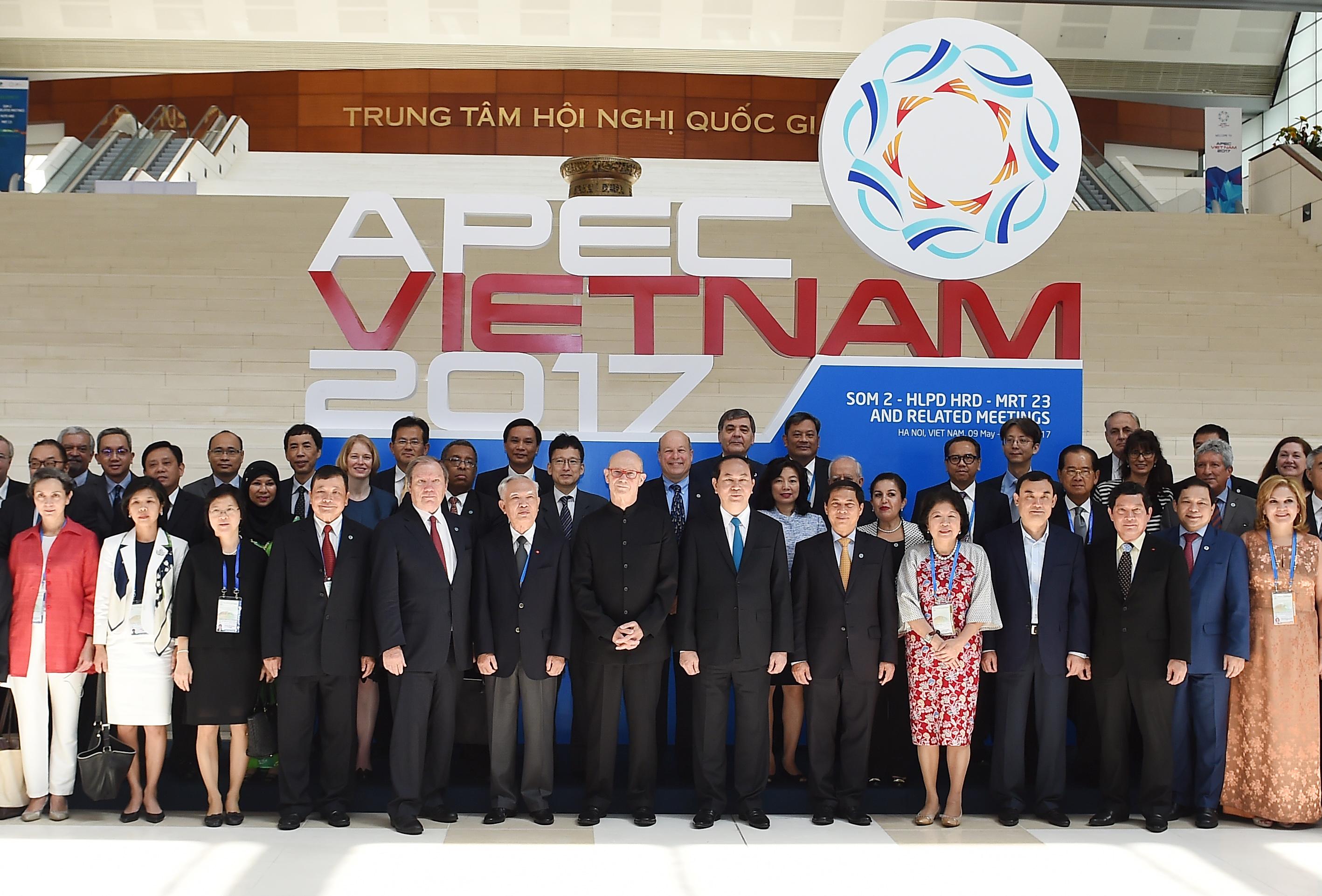 Người dân và doanh nghiệp phải là trung tâm của sự phát triển