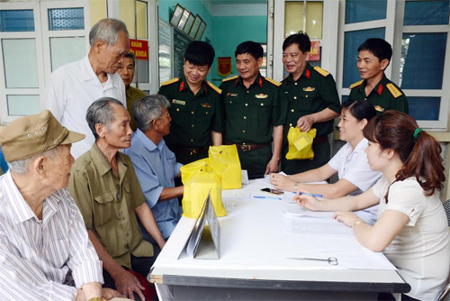 Tặng nhà tình nghĩa, khám chữa bệnh miễn phí cho các đối tượng chính sách