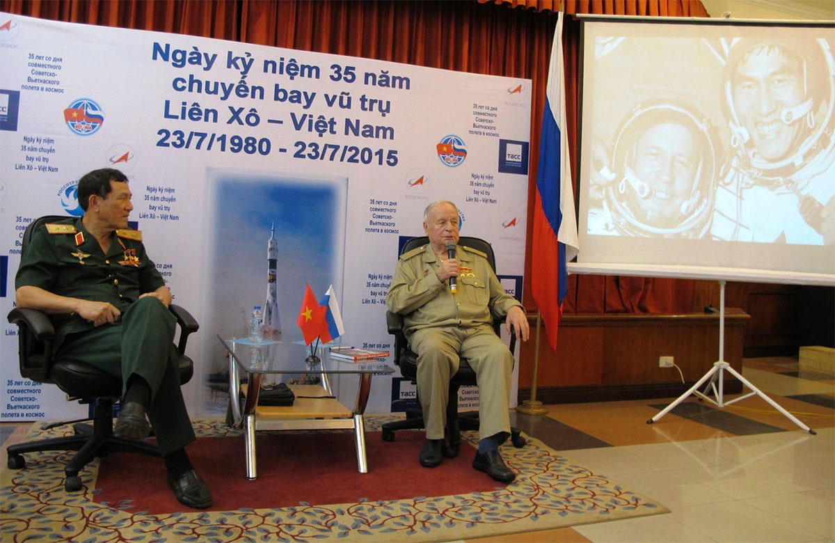 Nhà du hành V.Go-rơ-bát-cô - Người bạn thân thiết của nhân dân Việt Nam