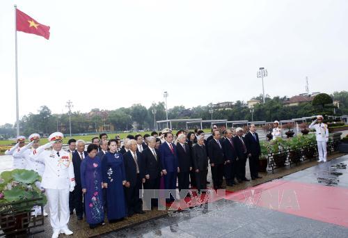 Lãnh đạo Đảng, Nhà nước viếng Chủ tịch Hồ Chí Minh nhân kỷ niệm 127 năm Ngày sinh của Người 
