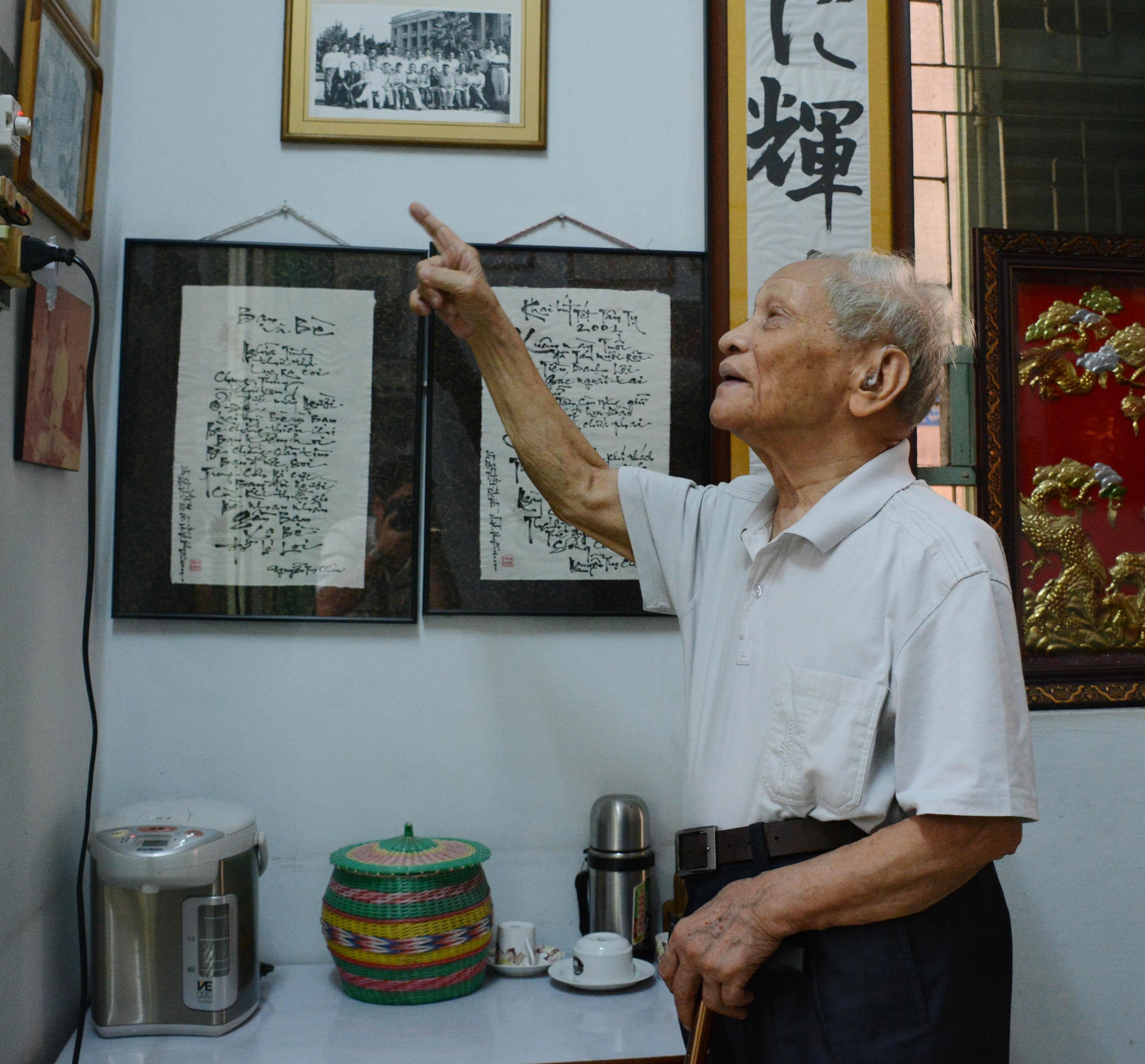  “Phải biết dựa vào dân, tin tưởng nhân dân…”
