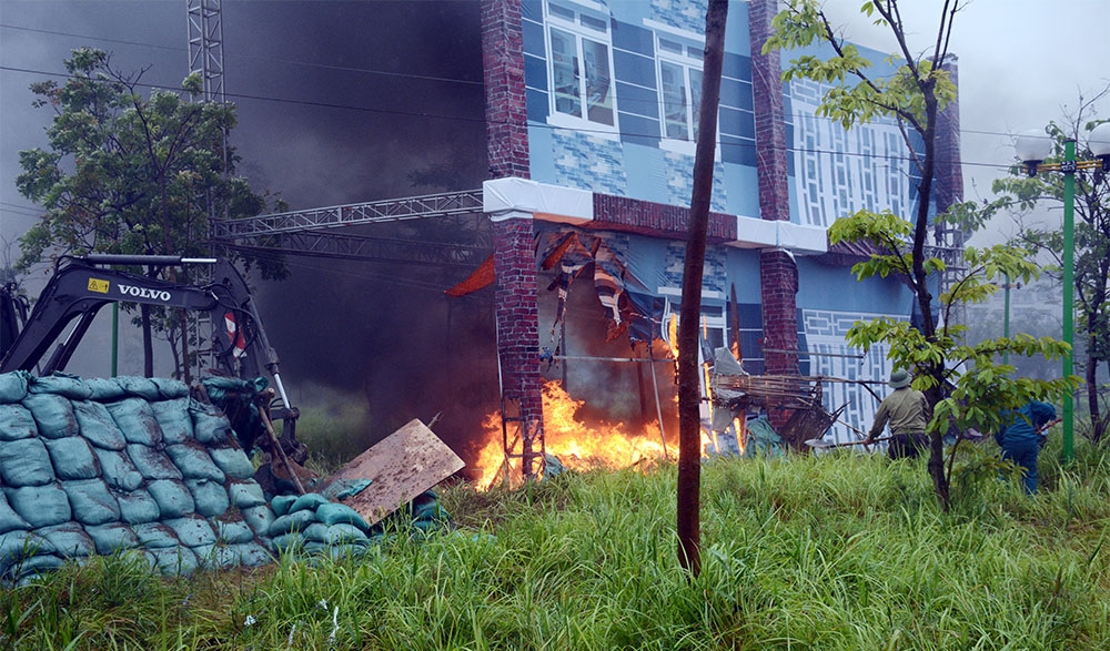 Tại nhiều nơi, nhiều vị trí, hỏa lực địch đã gây cho nhân dân không ít thiệt hại. Nhiều nhà cửa, công trình bị sập đổ, bị cháy.