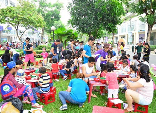 CHỜ CHỊ HẰNG LÊN...