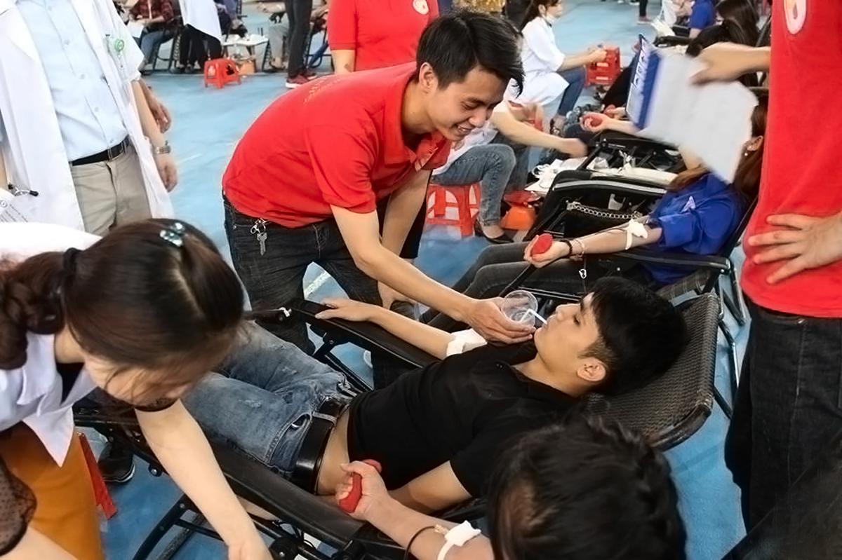 Bài 1: Sau giảng đường sinh viên làm gì?