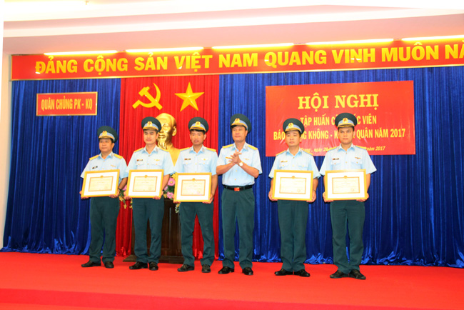 Tập huấn cộng tác viên Báo Phòng không-Không quân năm 2017