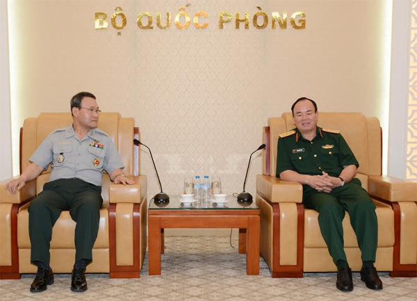 Thượng tướng Phạm Ngọc Minh tiếp đoàn Cục Quản lý Hậu cần và Quân số Bộ Quốc phòng Hàn Quốc
