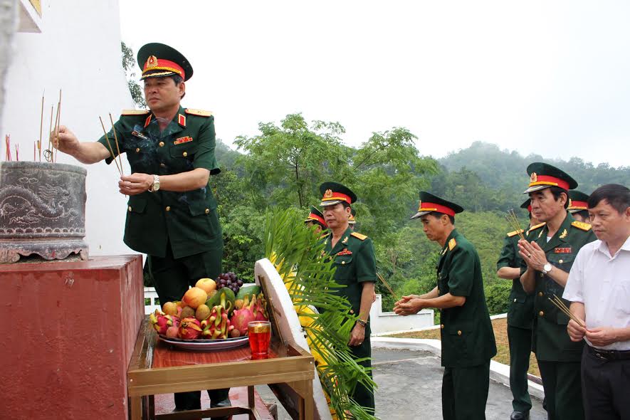 Dâng hương và khánh thành đường vào Nghĩa trang liệt sĩ huyện Hà Quảng, tỉnh Cao Bằng
