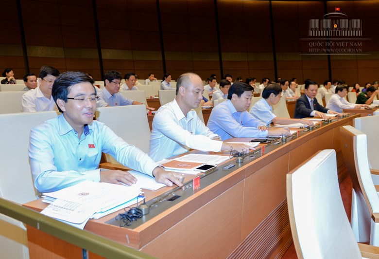 Quốc hội biểu quyết thông qua Nghị quyết về chương trình giám sát của Quốc hội và Luật Hỗ trợ doanh nghiệp nhỏ và vừa