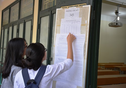 Chiều 21-6, thí sinh làm thủ tục thi tốt nghiệp THPT quốc gia 2017