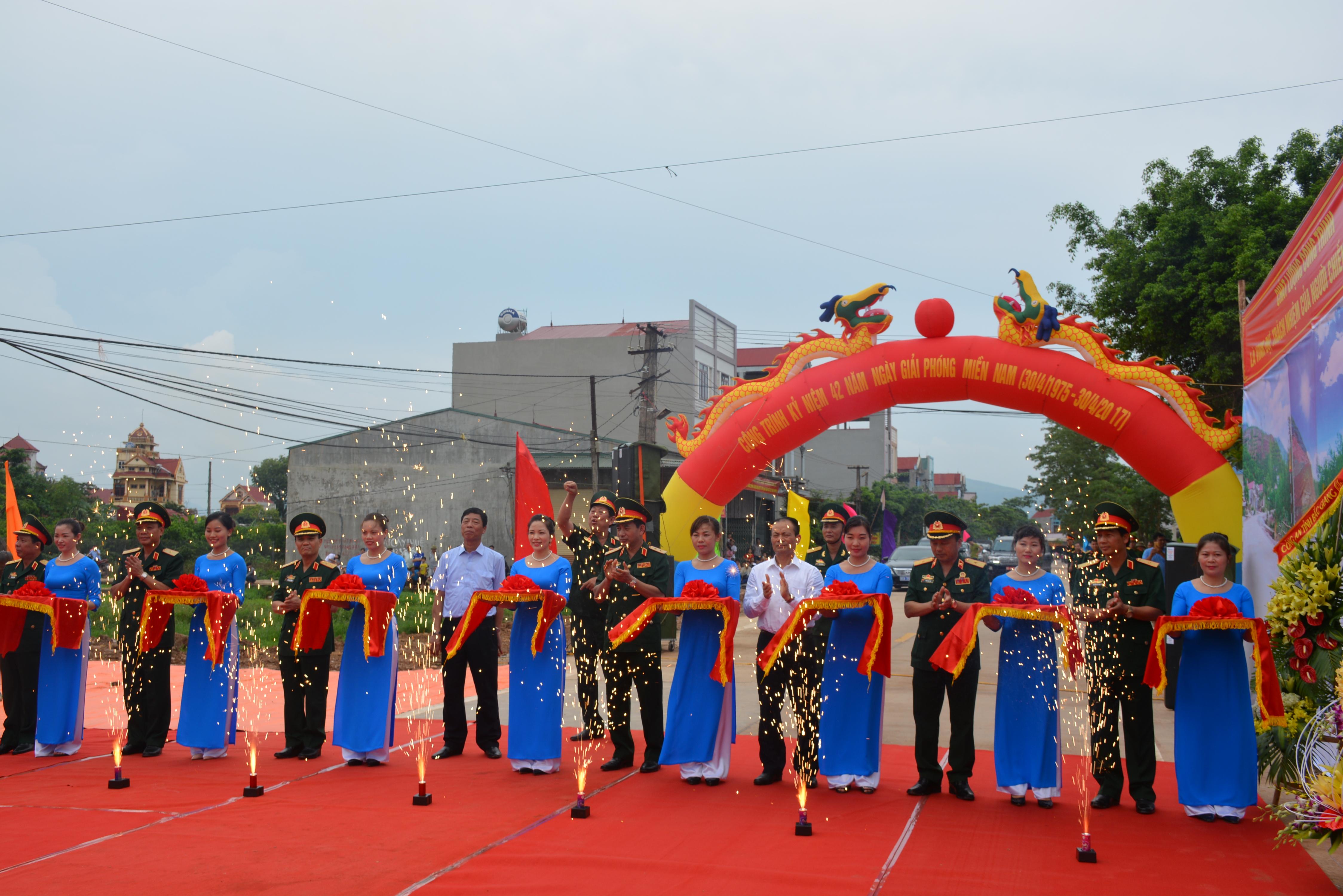 Con đường nặng tình, nặng nghĩa quân dân