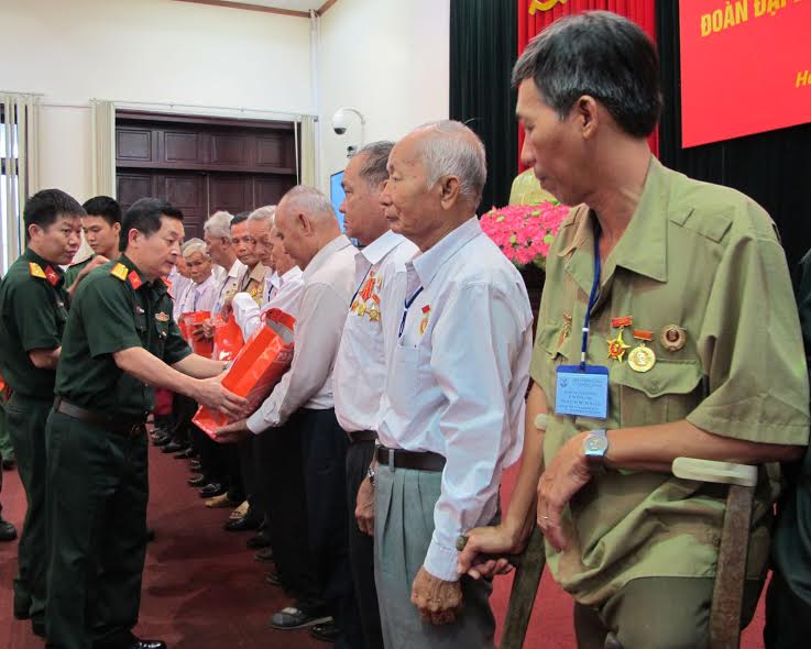 Bộ Quốc phòng gặp mặt Đoàn đại biểu người có công tỉnh Vĩnh Long
