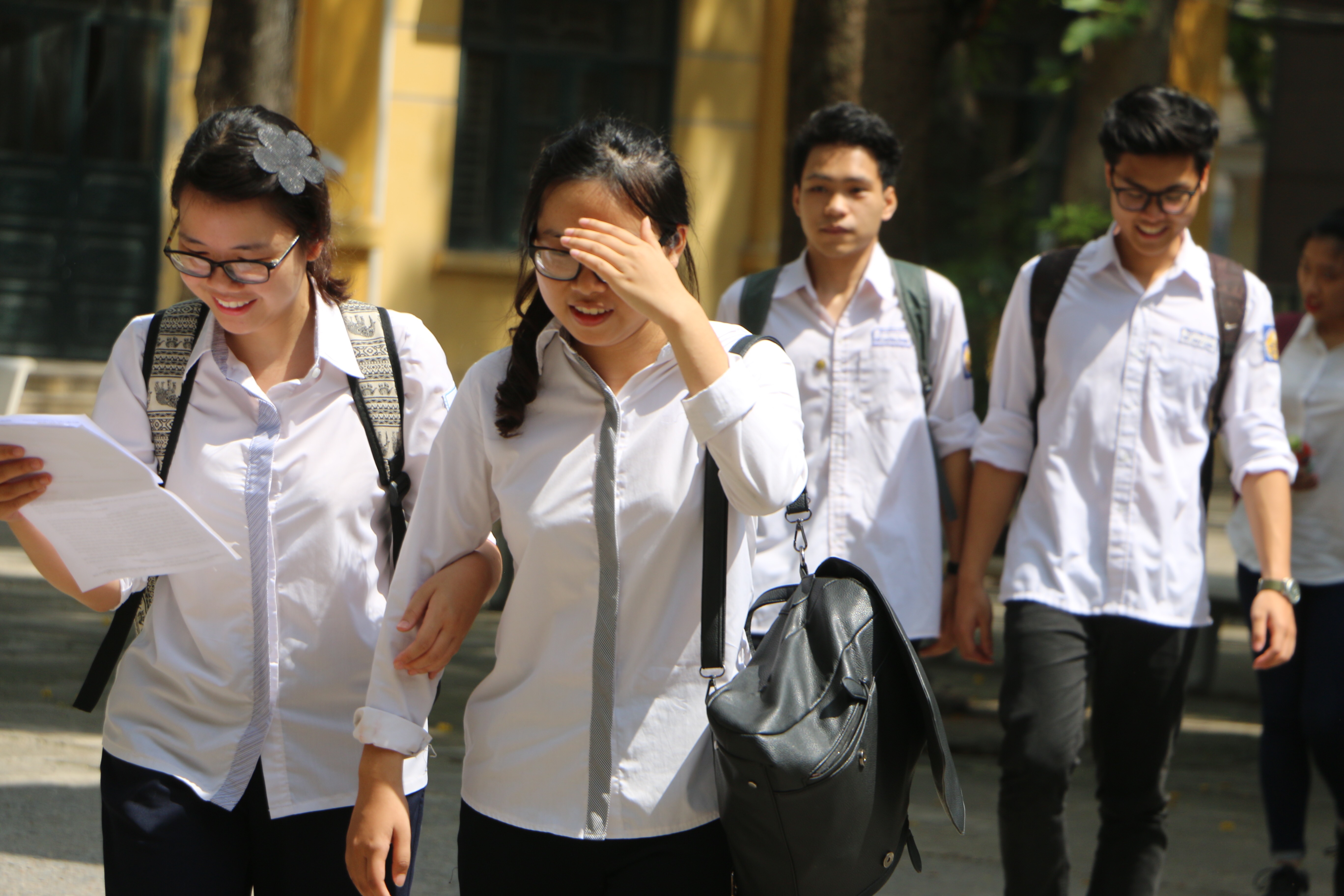 Thí sinh phấn khởi vì đề thi môn Văn vừa sức