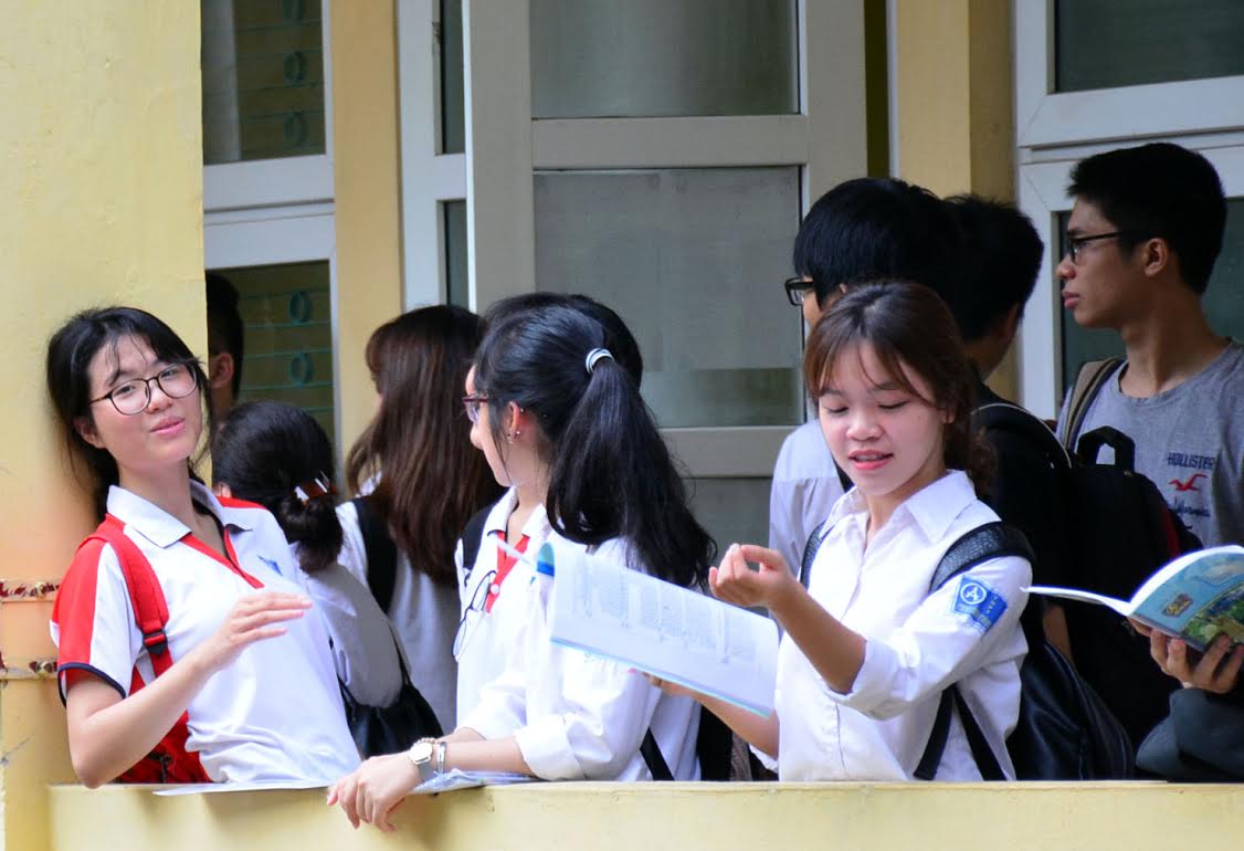 Thí sinh làm bài thi tổ hợp trong ngày thi thứ 2