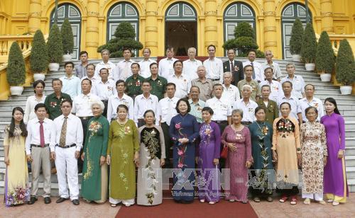 Phó chủ tịch nước tiếp Đoàn đại biểu người có công với cách mạng tỉnh Cà Mau 
