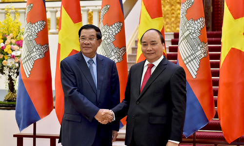 Tình hữu nghị bền chặt, sắt son
