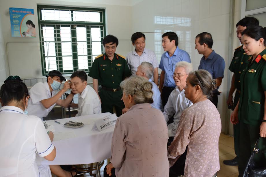 Cơ quan Tổng cục Chính trị khám bệnh, tư vấn sức khỏe, cấp thuốc miên phí cho đối tượng chính sách 
