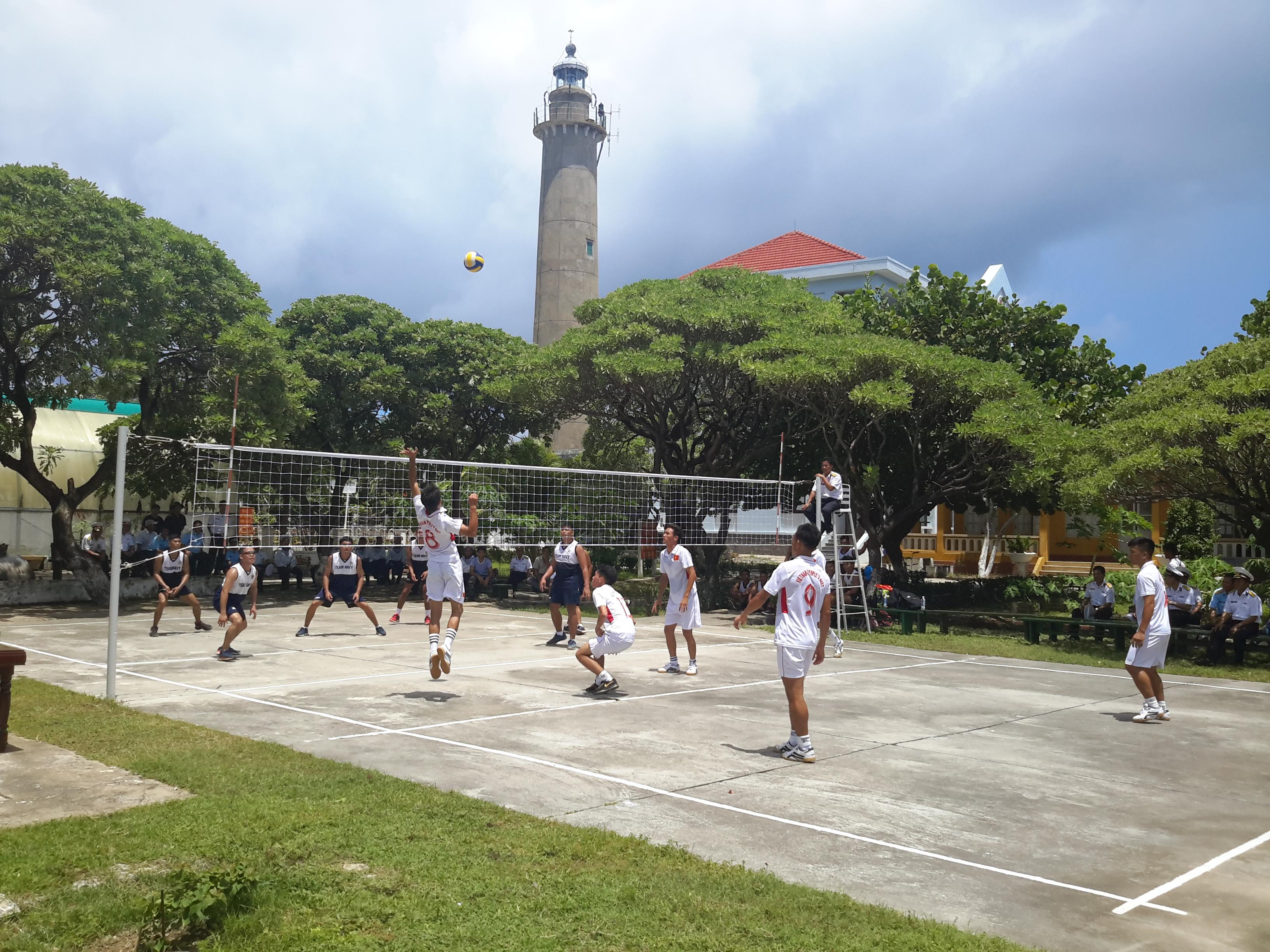 Hải quân Việt Nam, Phi-líp-pin giao lưu trên đảo Song Tử Tây