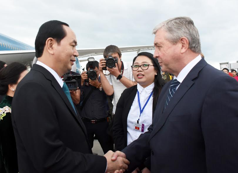 Chủ tịch nước Trần Đại Quang tới Minsk bắt đầu chuyến thăm chính thức Cộng hòa Belarus