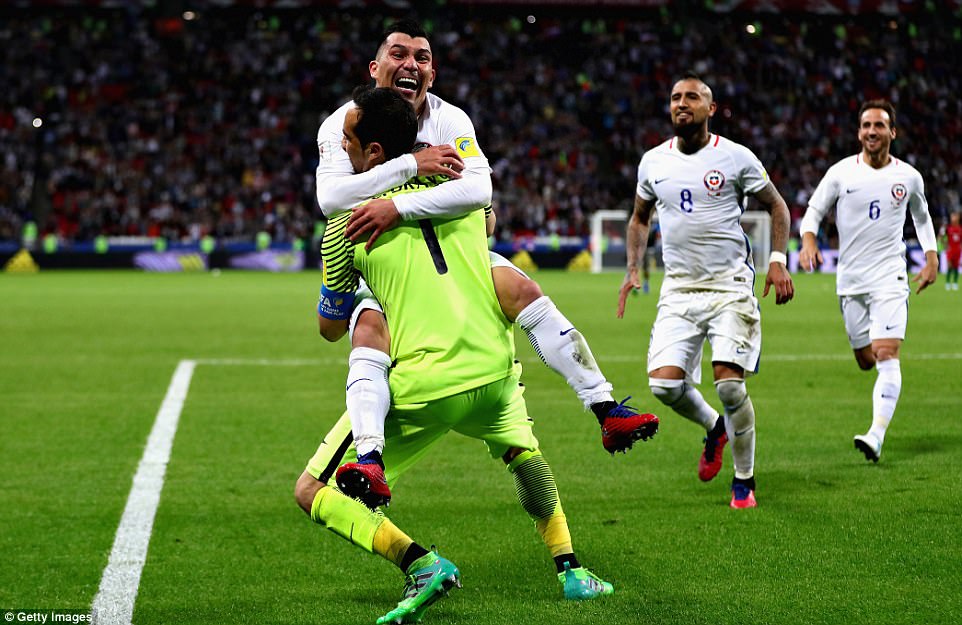 Thắng Bồ Đào Nha trên chấm 11m, Chile vào chung kết Confeds Cup 2017