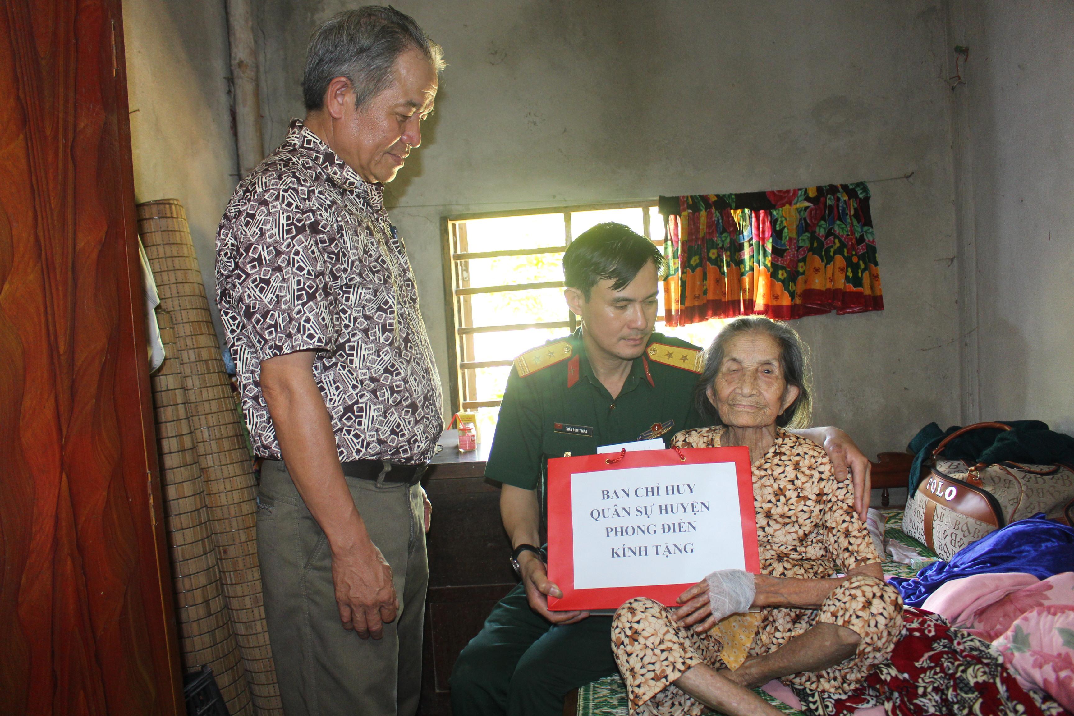 Các con về, mẹ thêm vui, thêm khỏe
