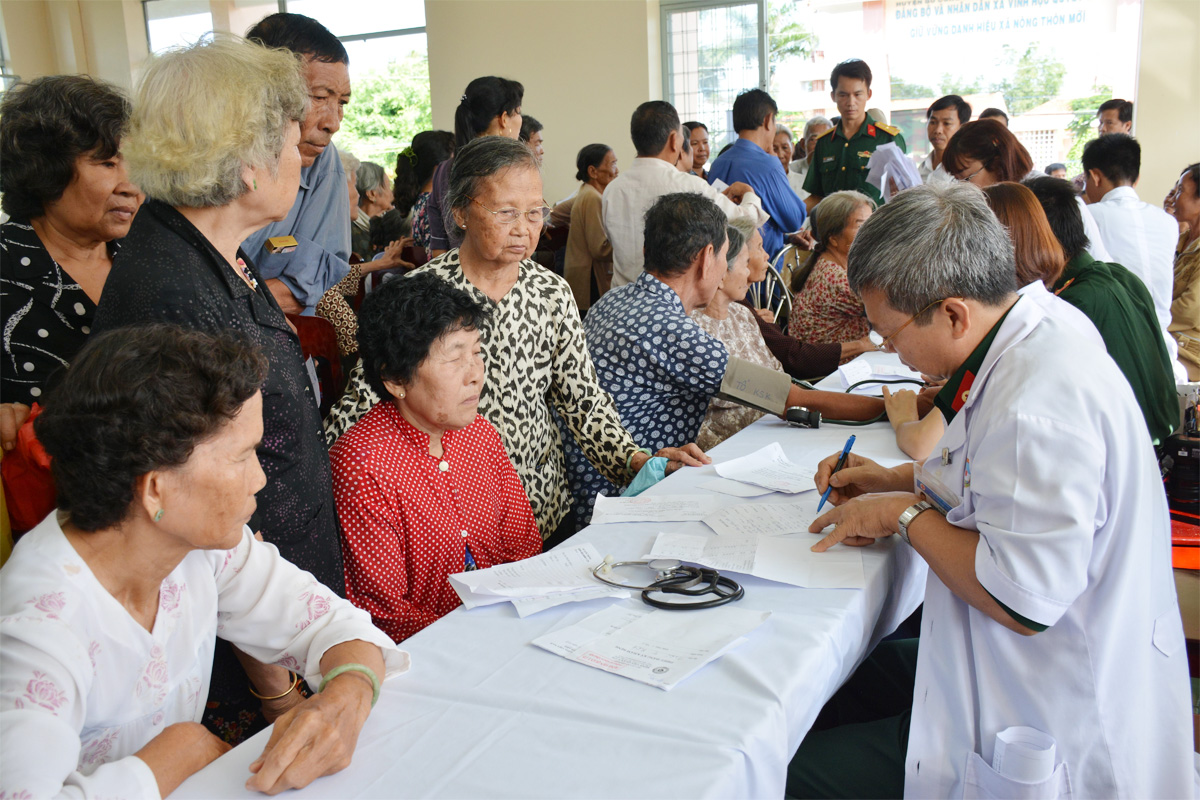 Những hành trình nặng nghĩa tri ân
